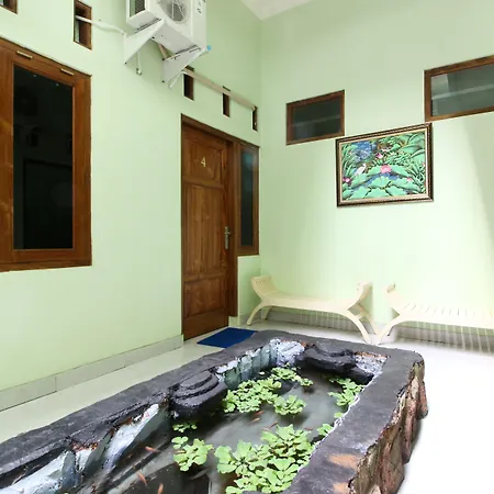 Reddoorz Plus Near Taman Sari-3